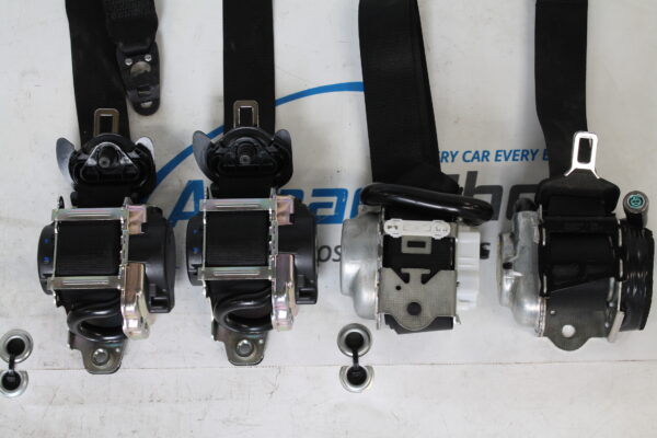 2 x Cinture davanti + 2 x indietro Mercedes C klasse W205 (2014-....)