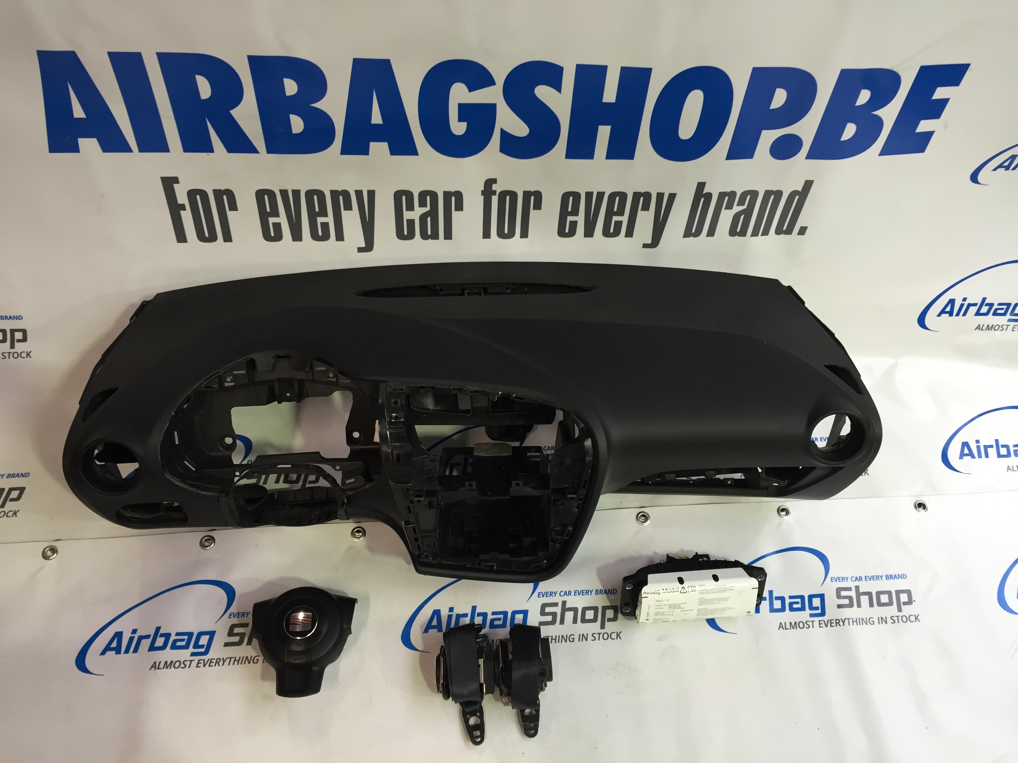 Airbag set Dashboard black Seat Leon 1P (20052012) Airbag Shop