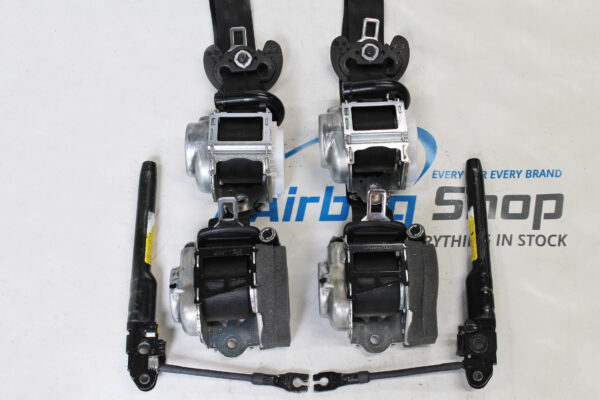 4 x Belts + 2 x pretensioners Peugeot 3008 (2016-....)