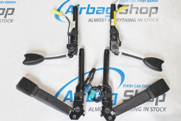 2 x Gurtstraffern vorne + 2 x hinten Opel Adam (2012-....)