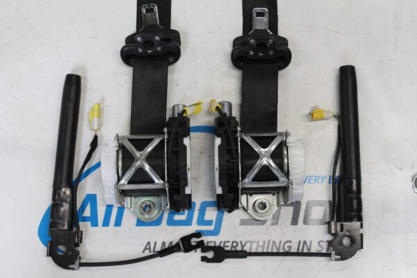 2 x belts + 2 x pretensioners Lancia Delta (2008-2014)
