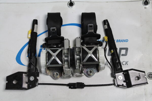 2 x Belts + 2 x pretensioners Fiat 500 (2007-2016)