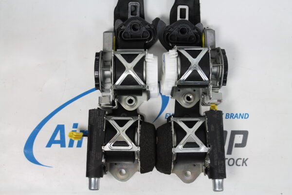 2 x Belts front + 2 x back Mercedes C klasse W204 (2007-2011) 