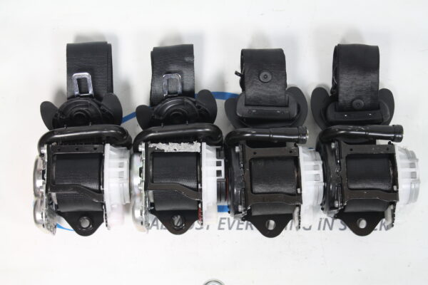 2 x belts front + 2 x behind Porsche Macan (2014-....) 