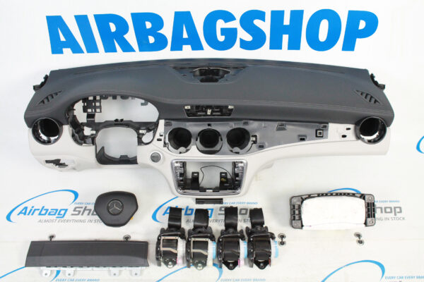 Airbag kit - Tableau de bord noir blanc couture Mercedes CLA Klasse C117 (2013-2019)