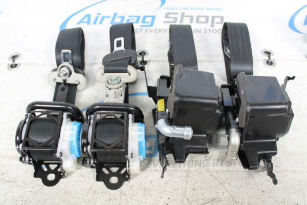 2 x belts front + 2 x behind  Mazda CX-5 (2017-....)
