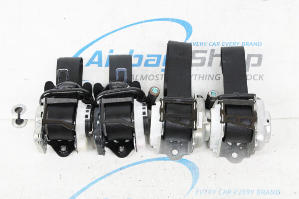 2 x belts front + 2 x behind Mercedes CLA klasse C118 (2019-....)