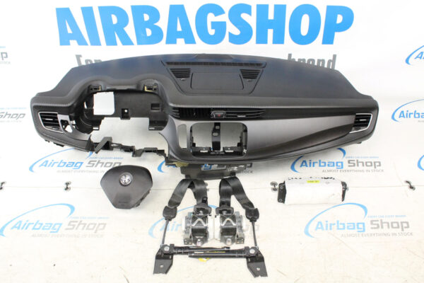 Airbag kit - Tableau de bord noir avec carbone Alfa Romeo Giulietta facelift (2010-2020)