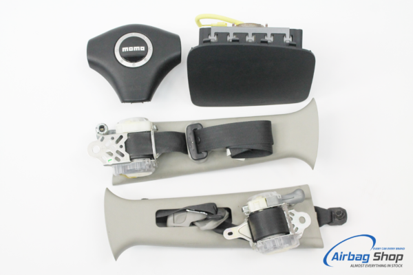 Airbag kit - Ensemble de panneaux noir et ceintures Daihatsu Trevis (2004-2011)